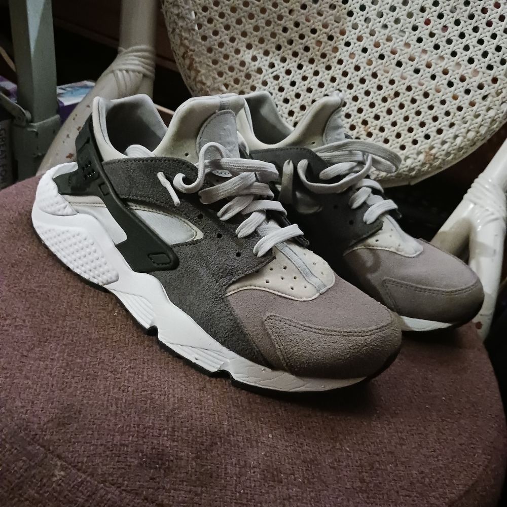 Women's multipurpose athletic shoes